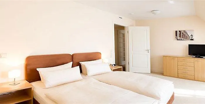 アパートホテル アルテス 4*