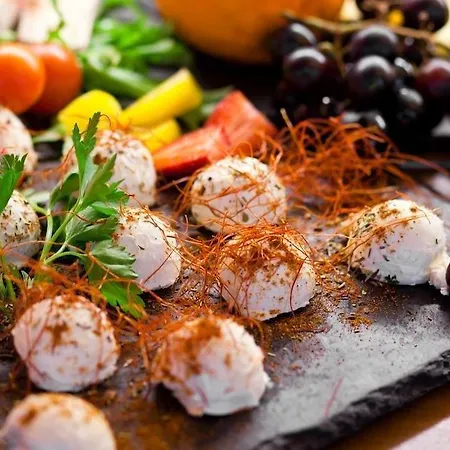 מלון דירות Altes 4*